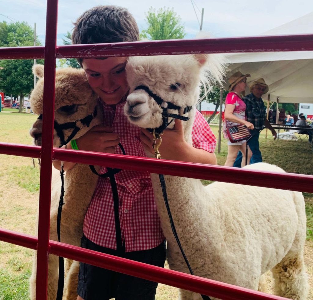 Hunter Giving Love to Adel and Dolly Before the Show