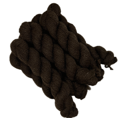2-Ply Chunky Alpaca Yarn in Bay Black/Dark Rose Grey