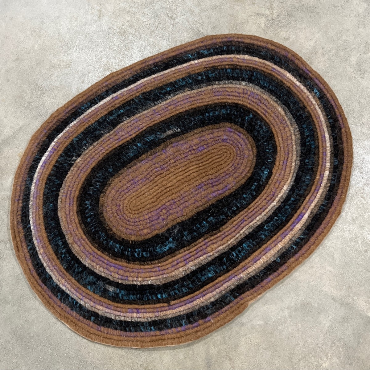 32 in. x 42 in. Blue and Stone Braided Oval Rug